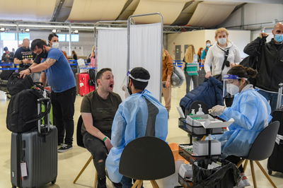 ארכיון. בדיקות קורונה בנתב"ג