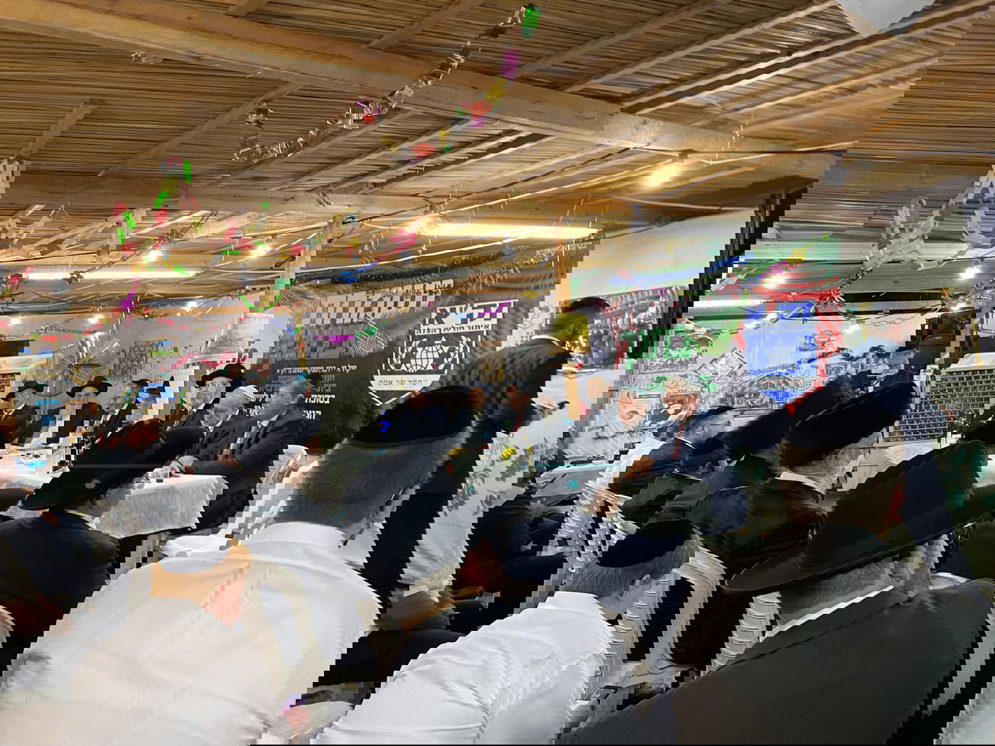 תיעוד: 'הקבלת פני רבו' בסוכת הרב הראשי