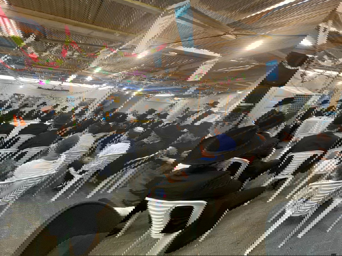 תיעוד: 'הקבלת פני רבו' בסוכת הרב הראשי