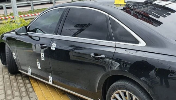 רכב היועץ לאחר הירי