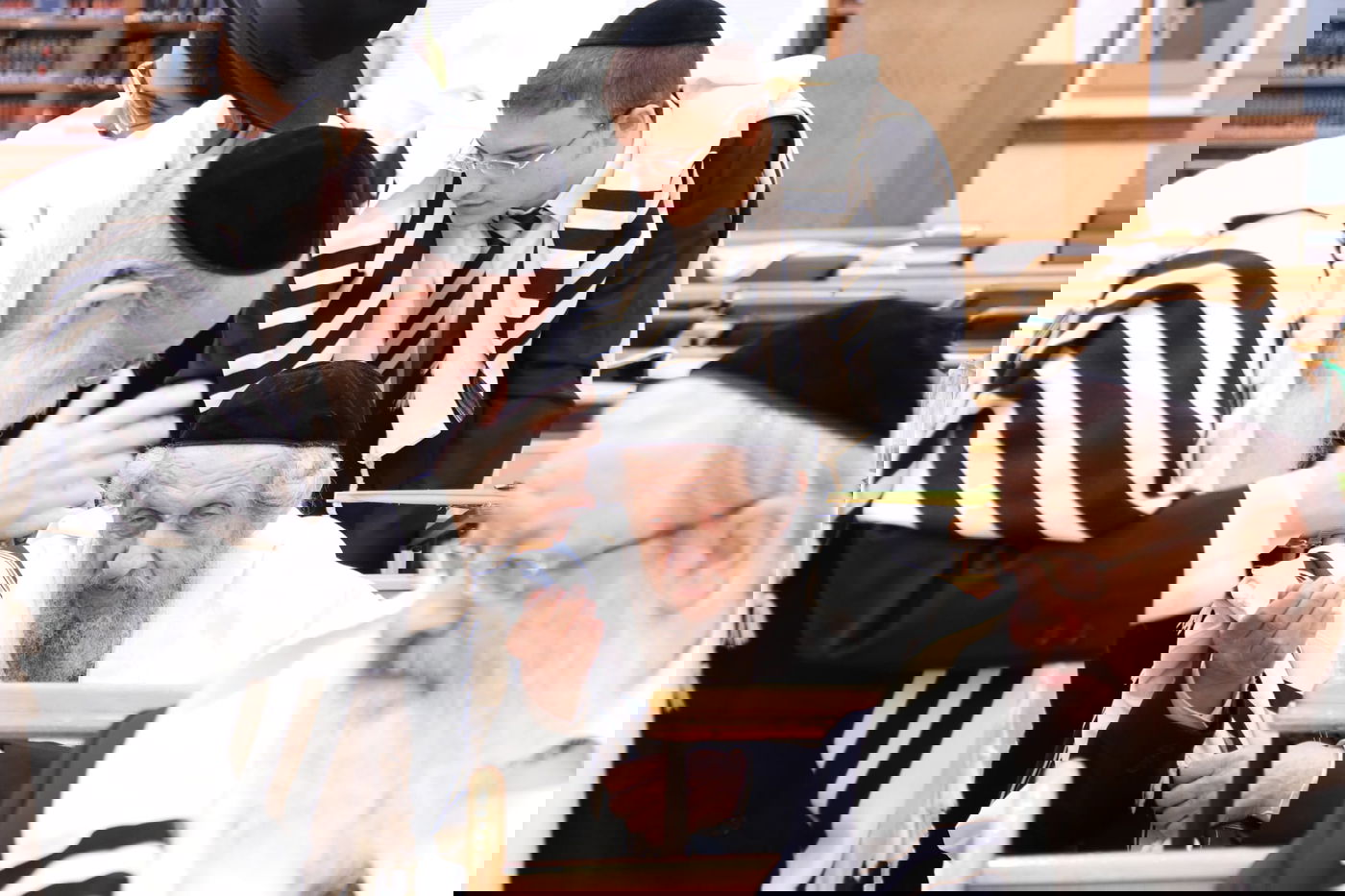 תיעוד: ראשי ישיבת סלבודקא בתפילת החג