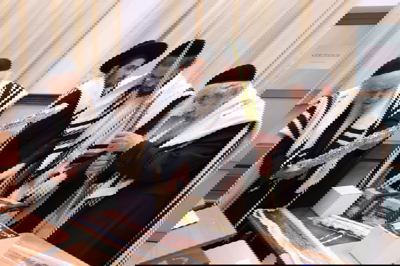 תיעוד: ראשי ישיבת סלבודקא בתפילת החג