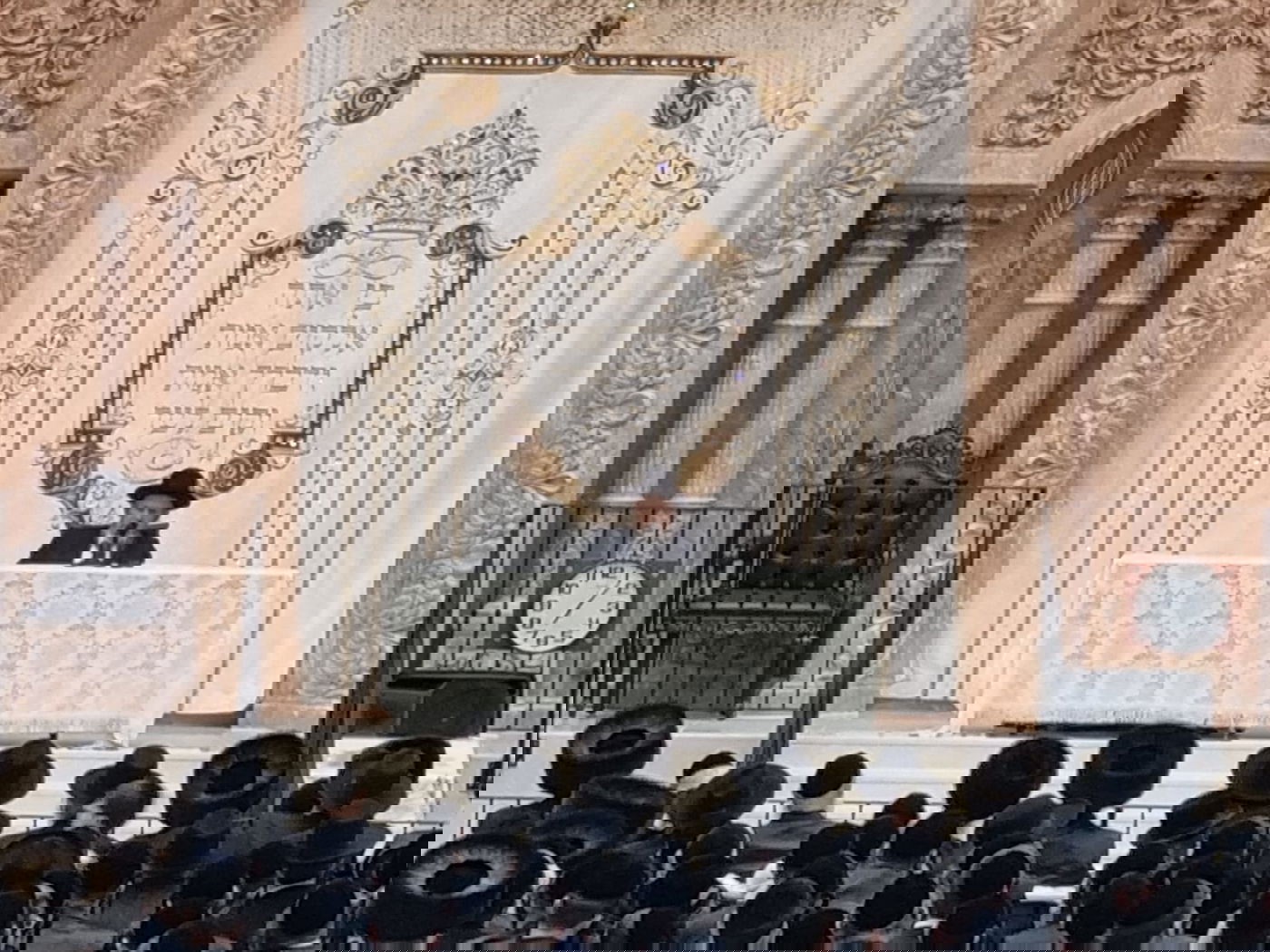 היסטוריה בויז'ניץ: רה"י בשיחת חג • צפו