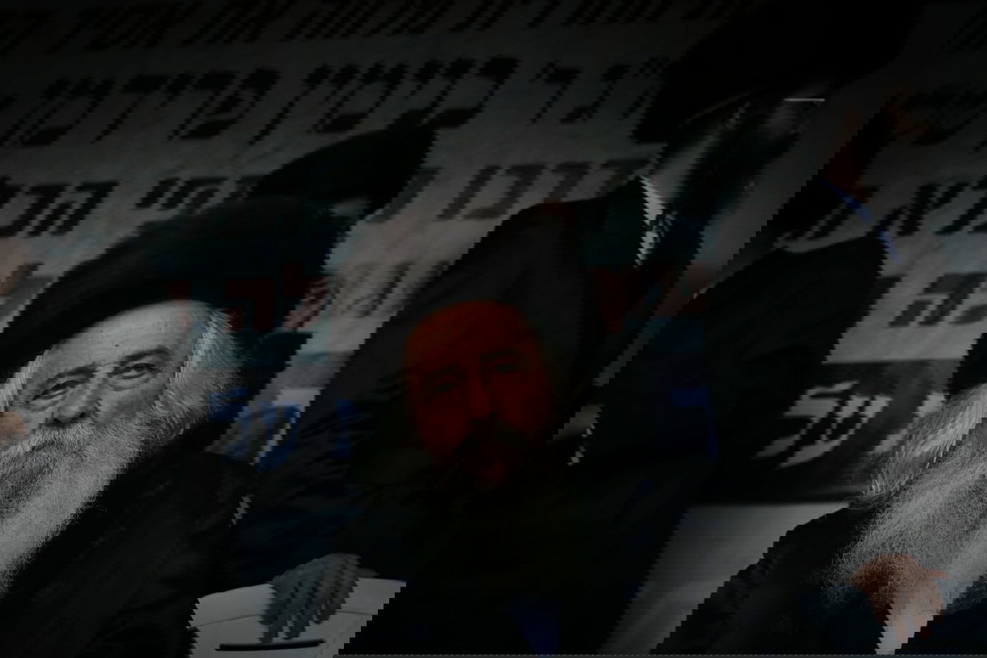 צפו: תוקף השוטר לווה בתהלוכה ובריקודים