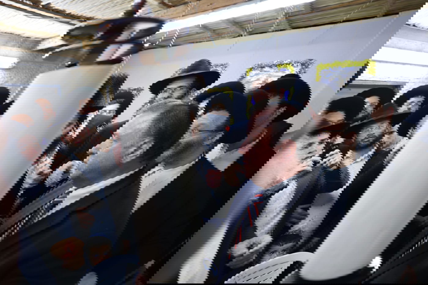 ישיבת רש"י: הכנסת ס"ת ושמחת בית השואבה