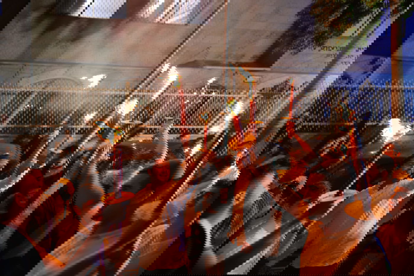 ישיבת רש"י: הכנסת ס"ת ושמחת בית השואבה