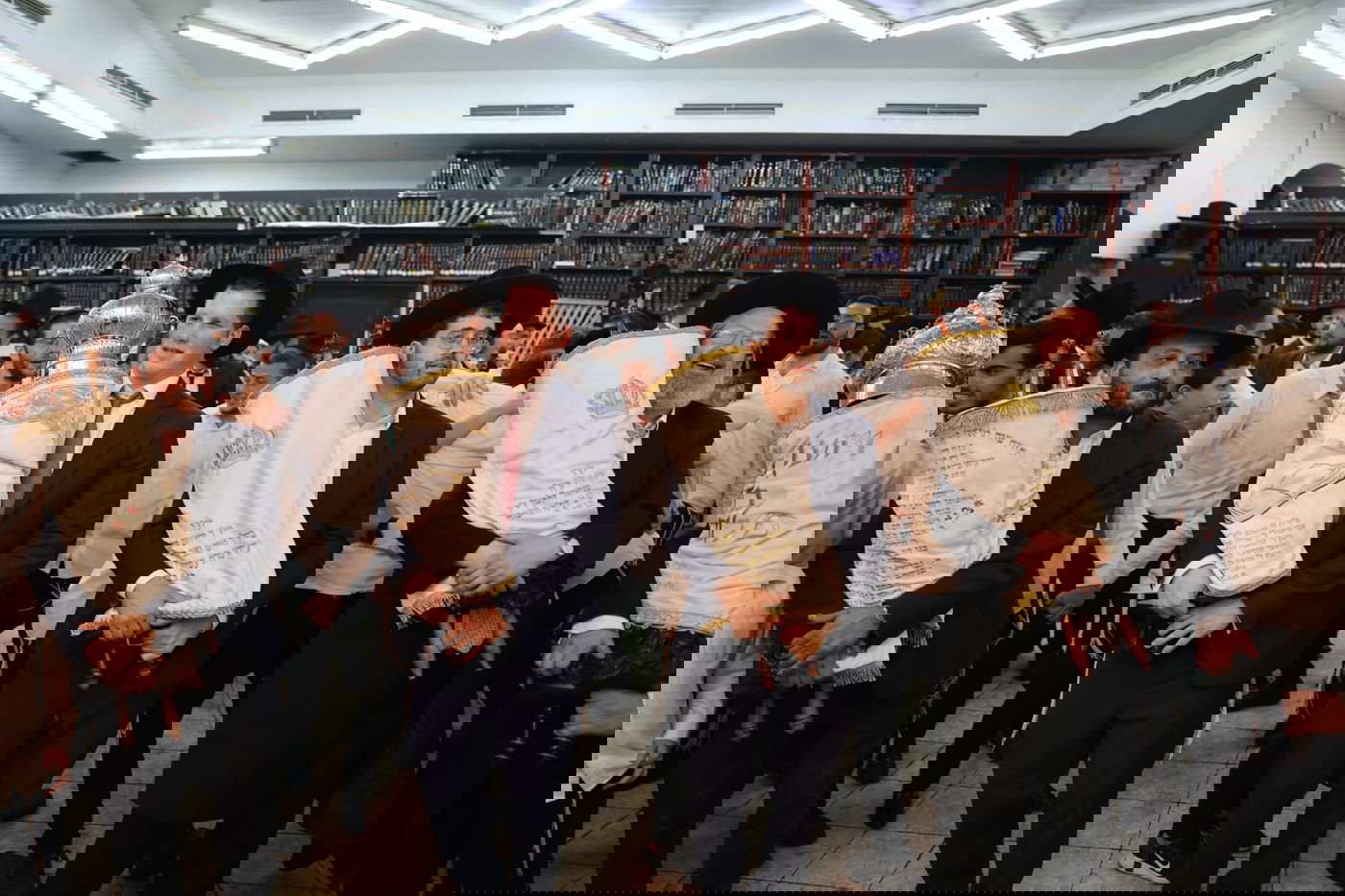 ישיבת רש"י: הכנסת ס"ת ושמחת בית השואבה