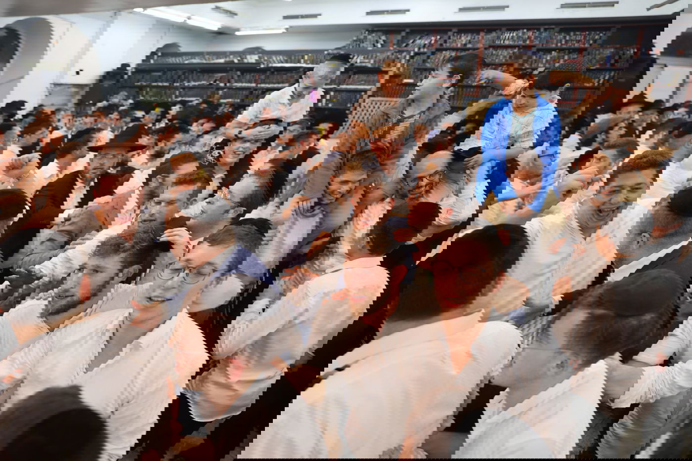 ישיבת רש"י: הכנסת ס"ת ושמחת בית השואבה