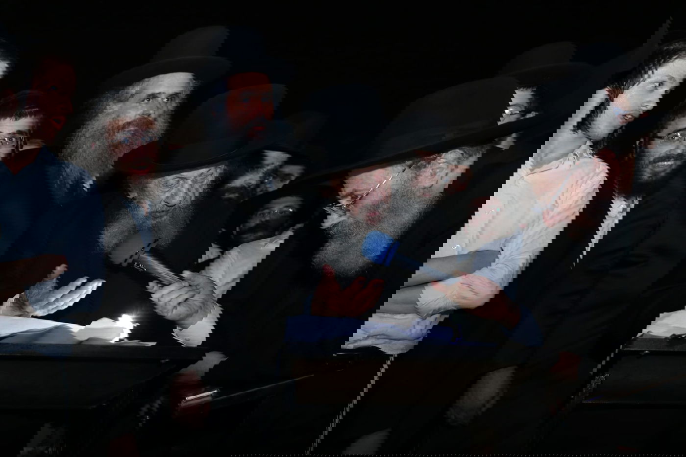 כשהגר"ד לנדו רקד עם המקל • צפו בתיעוד