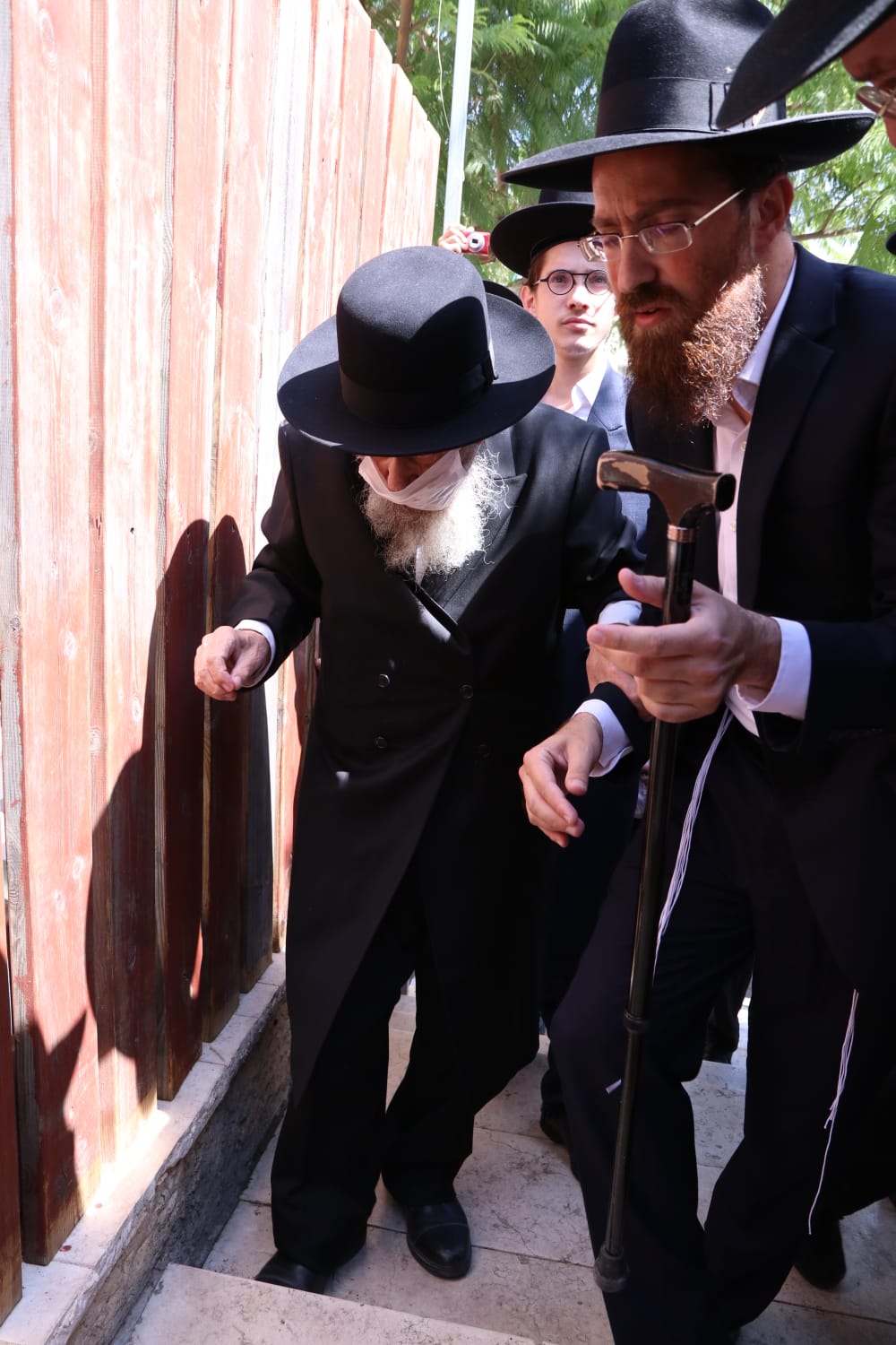 כשהגר"ד לנדו רקד עם המקל • צפו בתיעוד