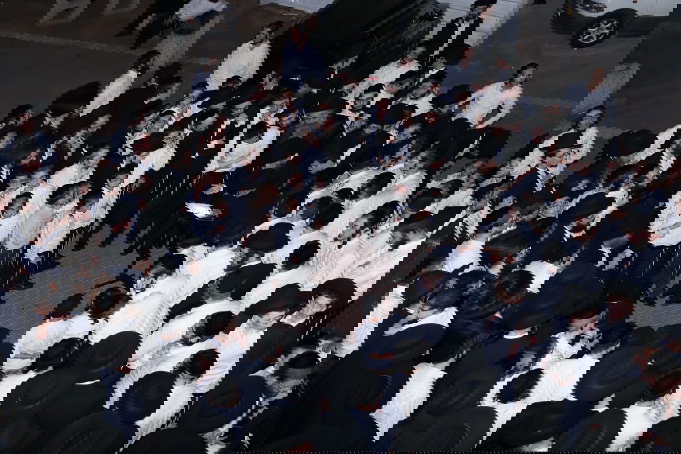 כשהגר"ד לנדו רקד עם המקל • צפו בתיעוד