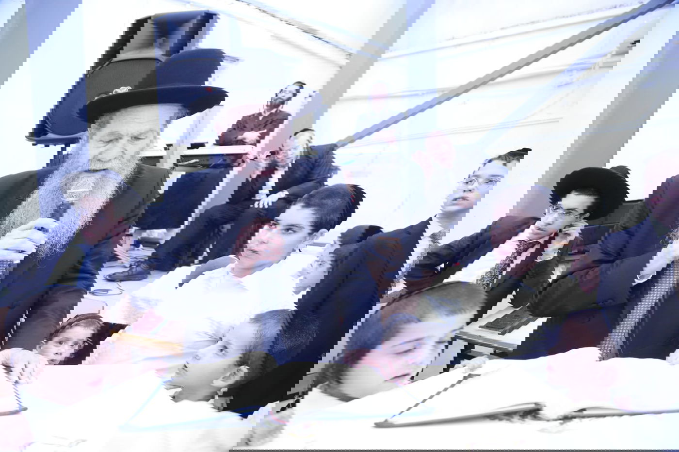 בראשות הגרמ"ש: קהילת 'נחלת יעקב' בשמחת חג