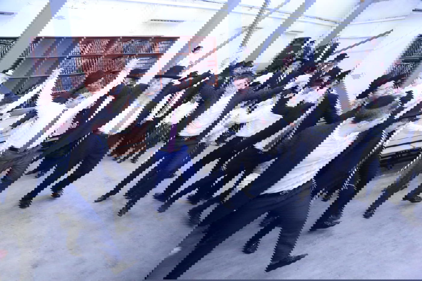 בראשות הגרמ"ש: קהילת 'נחלת יעקב' בשמחת חג