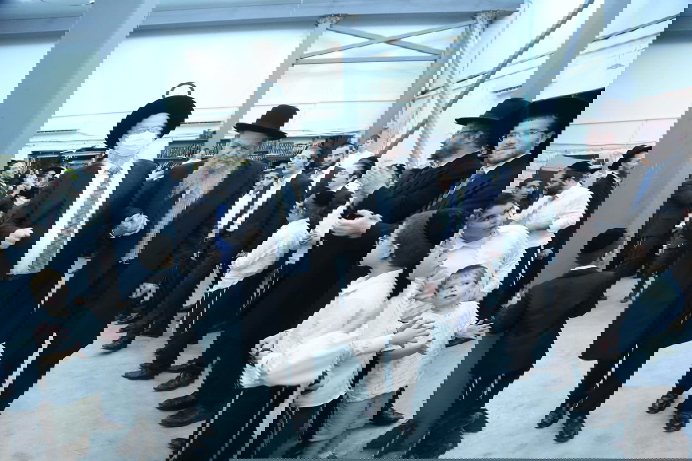 בראשות הגרמ"ש: קהילת 'נחלת יעקב' בשמחת חג