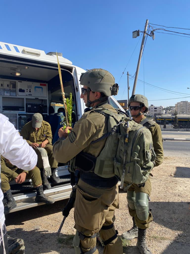 כל הארץ לולב: תיעוד מרגש מהנענועים של עמך בית ישראל