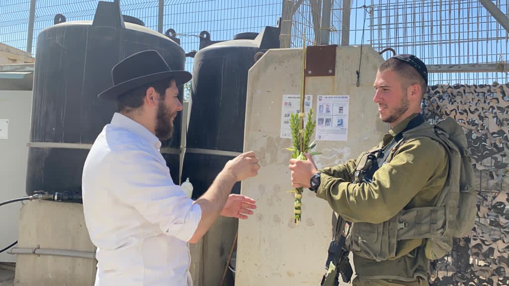 כל הארץ לולב: תיעוד מרגש מהנענועים של עמך בית ישראל