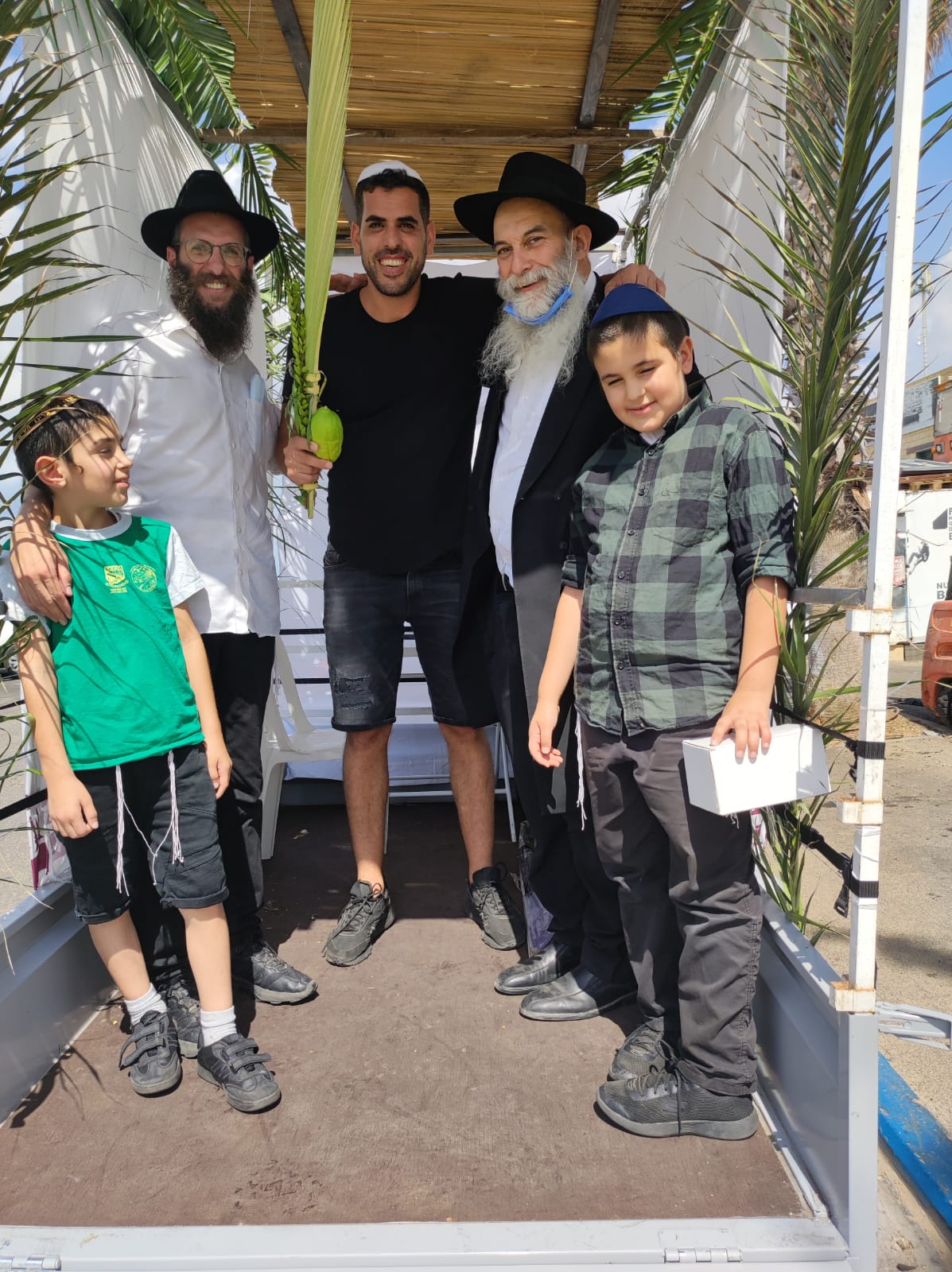 כל הארץ לולב: תיעוד מרגש מהנענועים של עמך בית ישראל