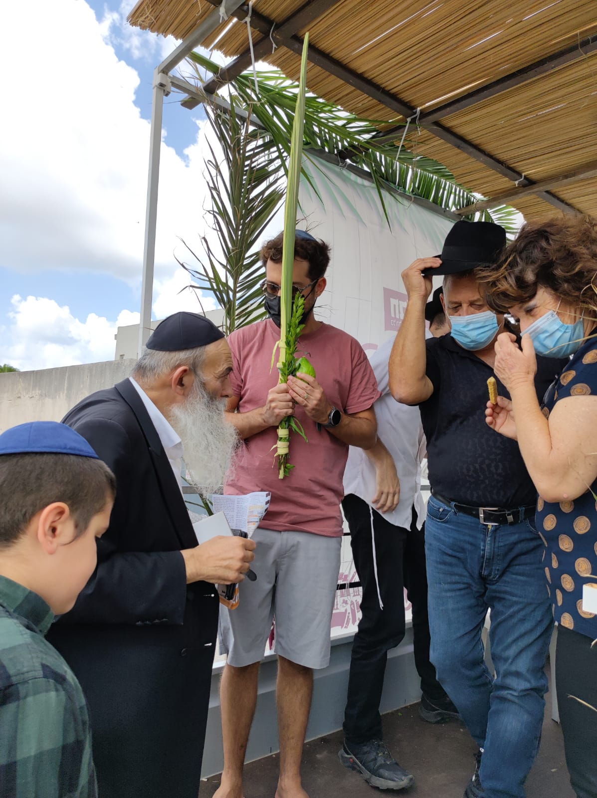 כל הארץ לולב: תיעוד מרגש מהנענועים של עמך בית ישראל