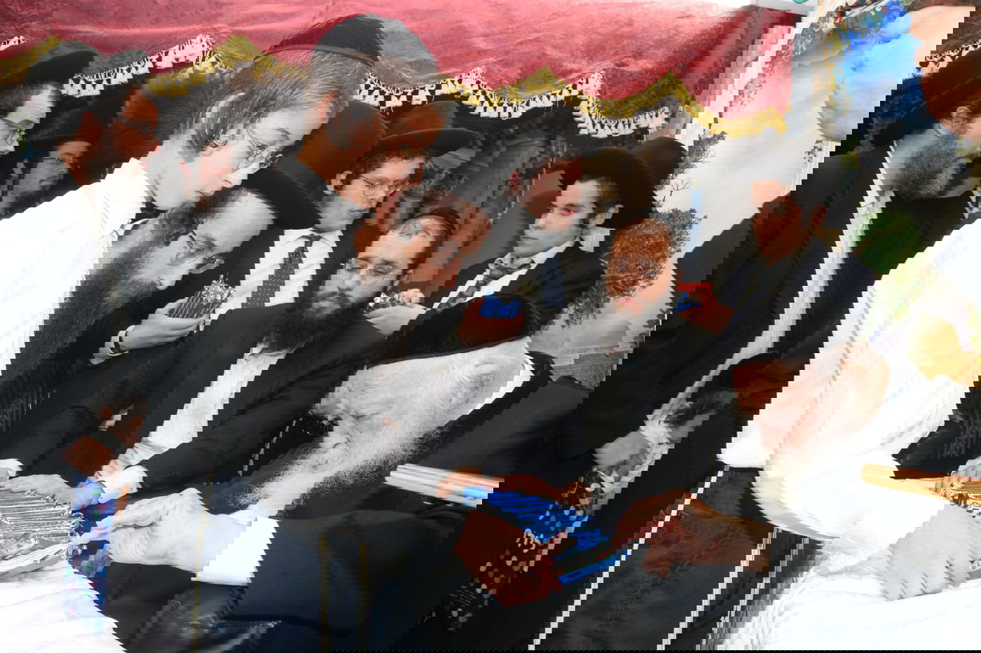 אלפים הקבילו את פני מרן שר התורה; תיעוד