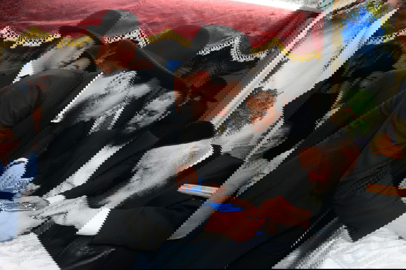 אלפים הקבילו את פני מרן שר התורה; תיעוד