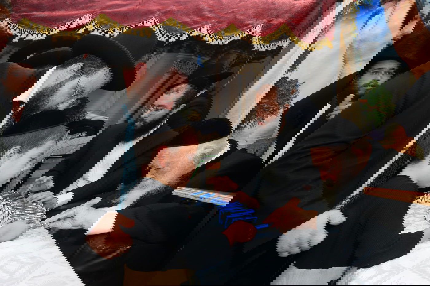 אלפים הקבילו את פני מרן שר התורה; תיעוד