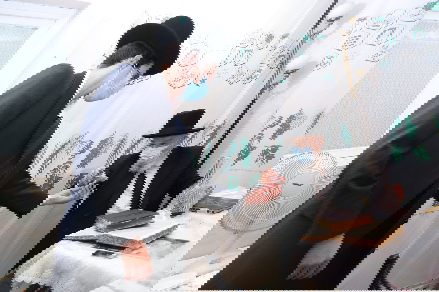 אלפים בשמחת בית השואבה ב'סלבודקא'