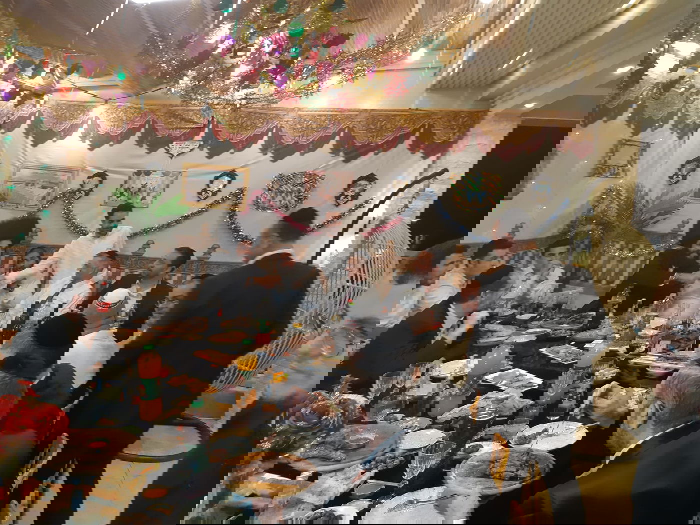 מסיבת יום הולדת 41 בהפתעה לראש העיר