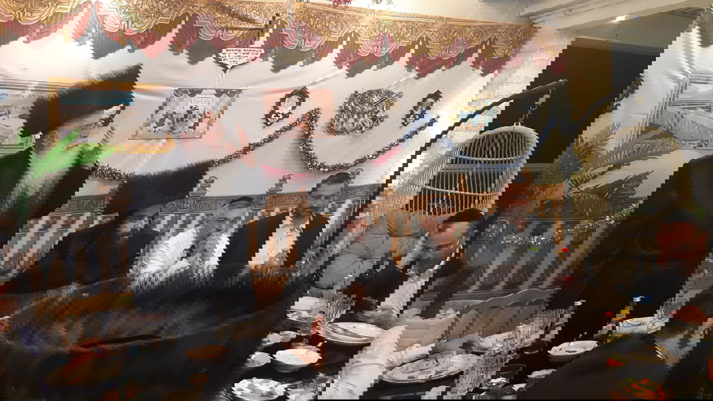 מסיבת יום הולדת 41 בהפתעה לראש העיר