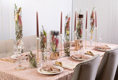 שולחן חג עם קולקציית הבית של שוקולאב הום