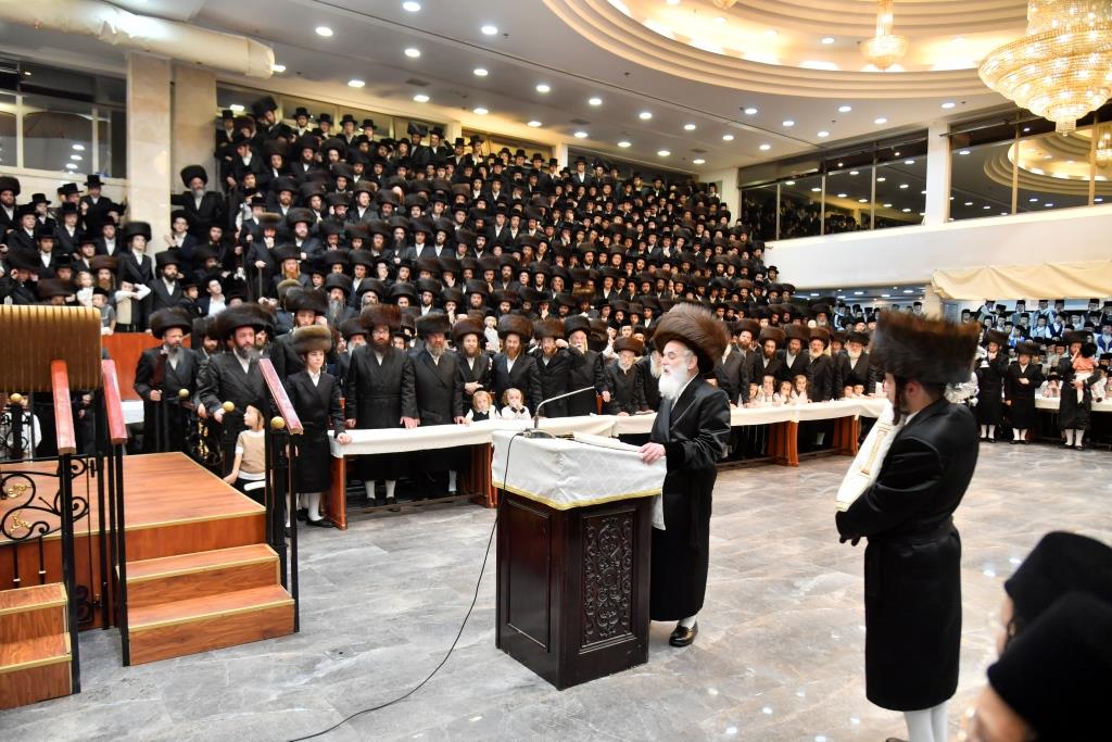 בויז'ניץ חגגו הכנסת ספר תורה חדש ושמחת בית השואבה