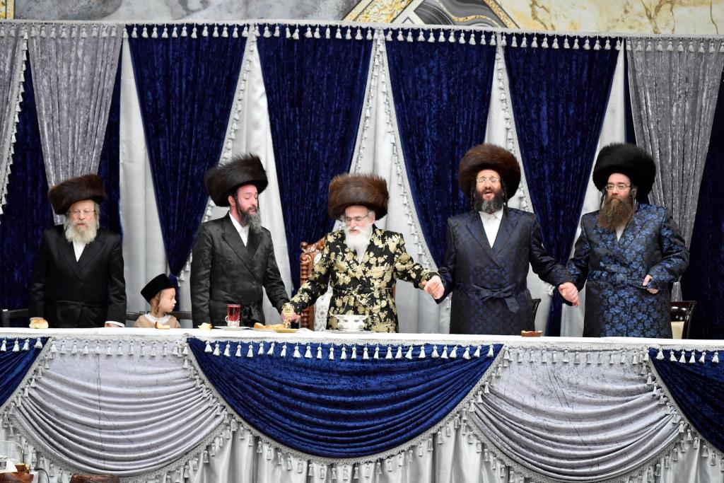 בויז'ניץ חגגו הכנסת ספר תורה חדש ושמחת בית השואבה