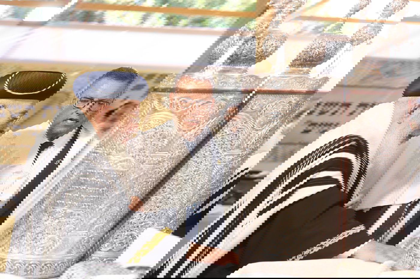 בסוכה: הראש"ל הגר"ש עמאר בנטילת לולב