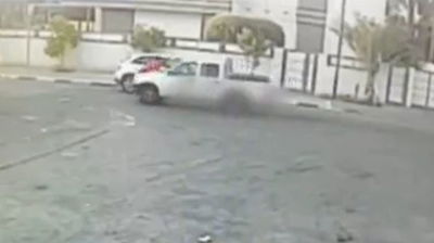 נתלה על הרכב