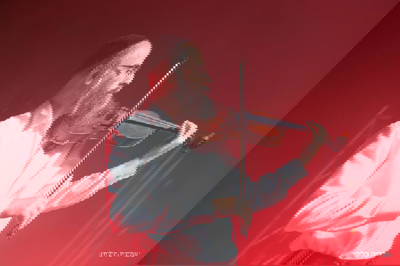 שולי רנד "עקר הרים" יחד עם בחורי הישיבה