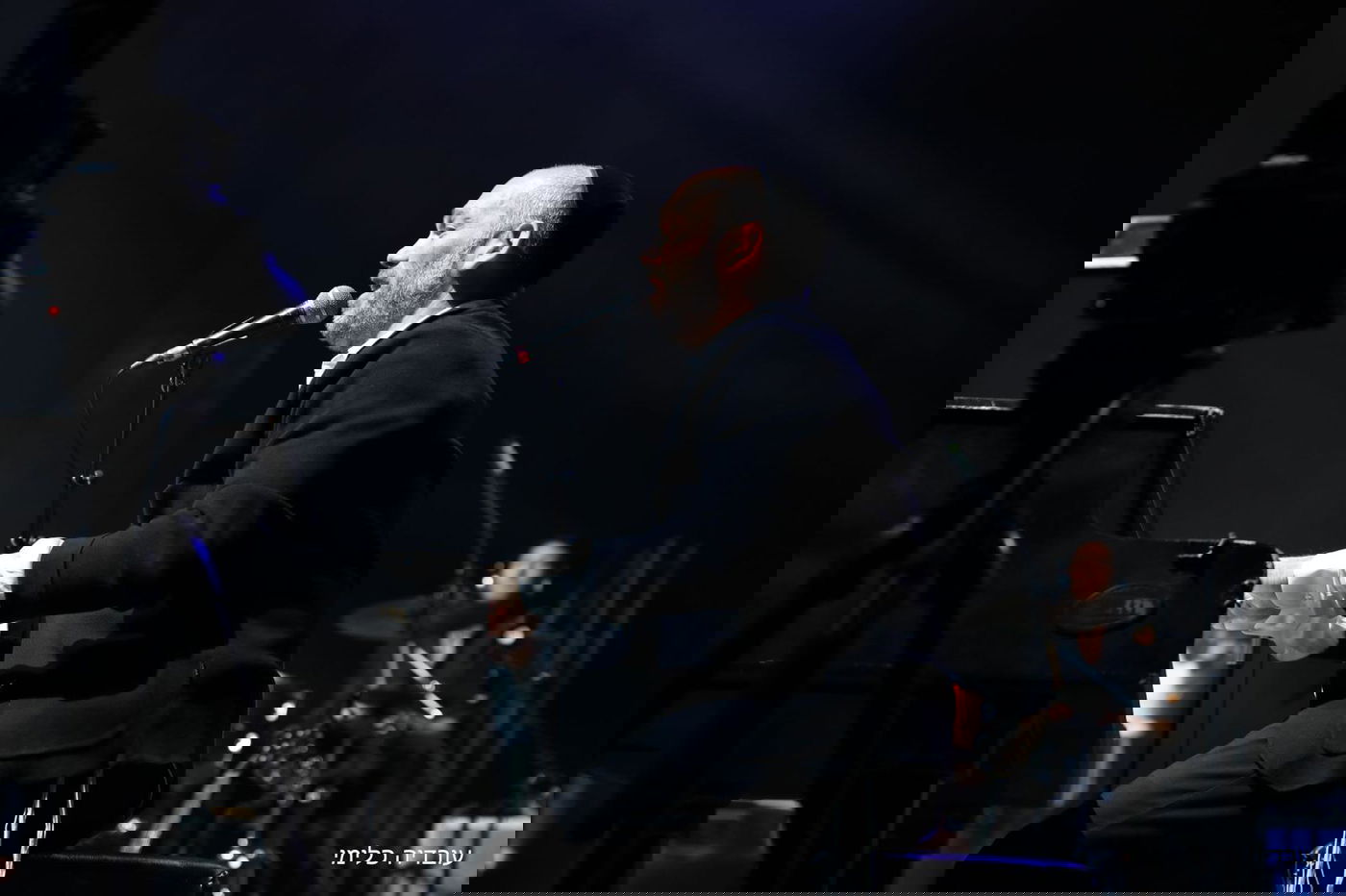 שולי רנד "עקר הרים" יחד עם בחורי הישיבה