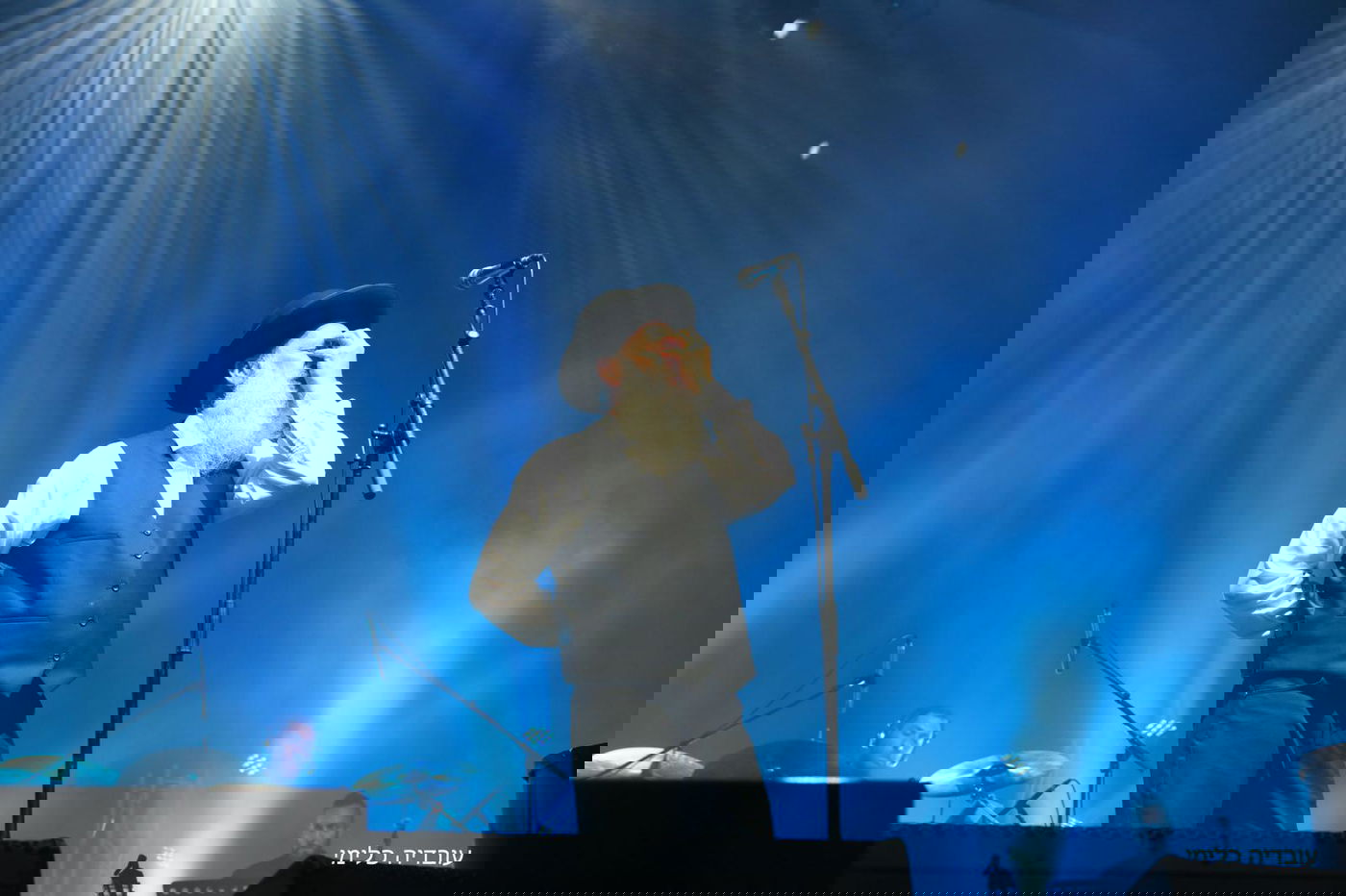 שולי רנד "עקר הרים" יחד עם בחורי הישיבה