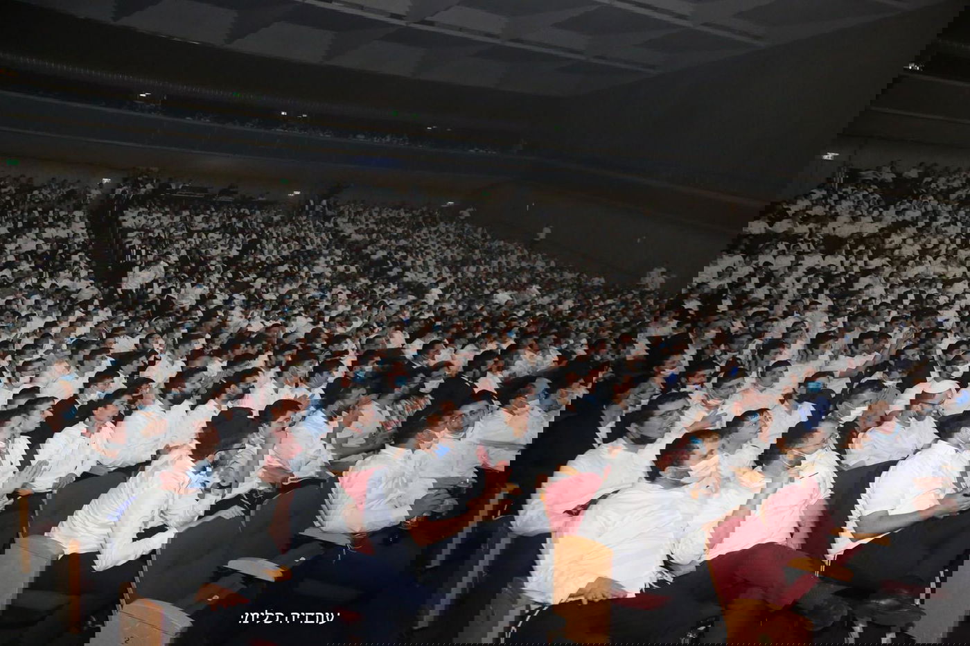 שולי רנד "עקר הרים" יחד עם בחורי הישיבה