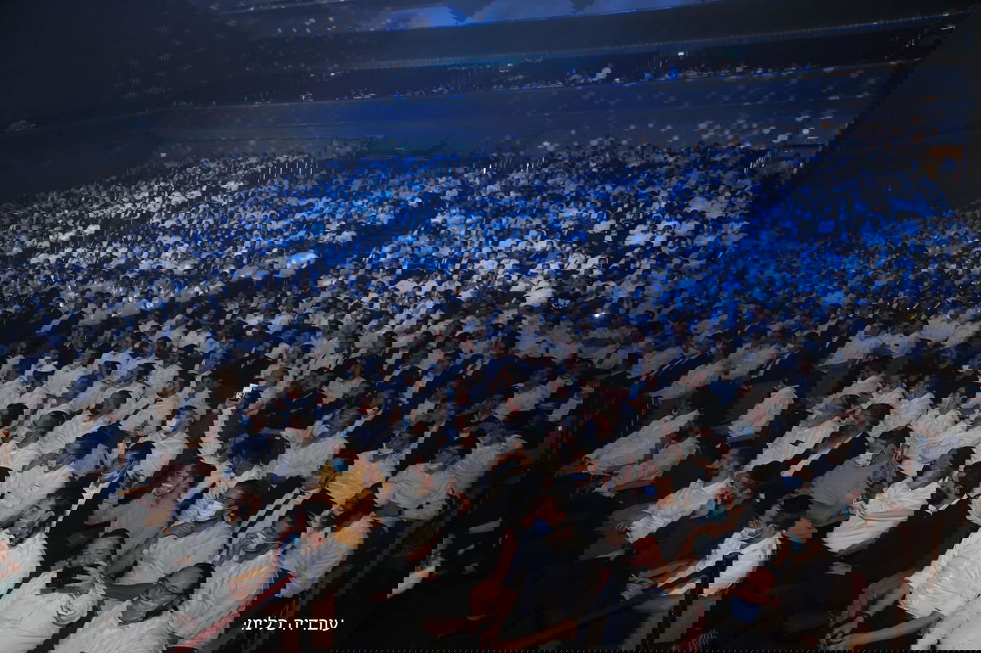 שולי רנד "עקר הרים" יחד עם בחורי הישיבה