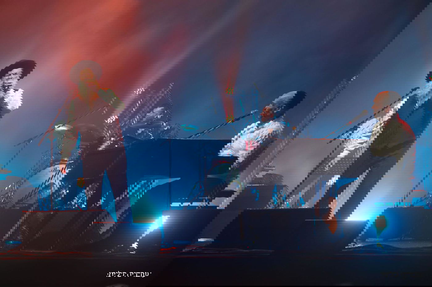 שולי רנד "עקר הרים" יחד עם בחורי הישיבה