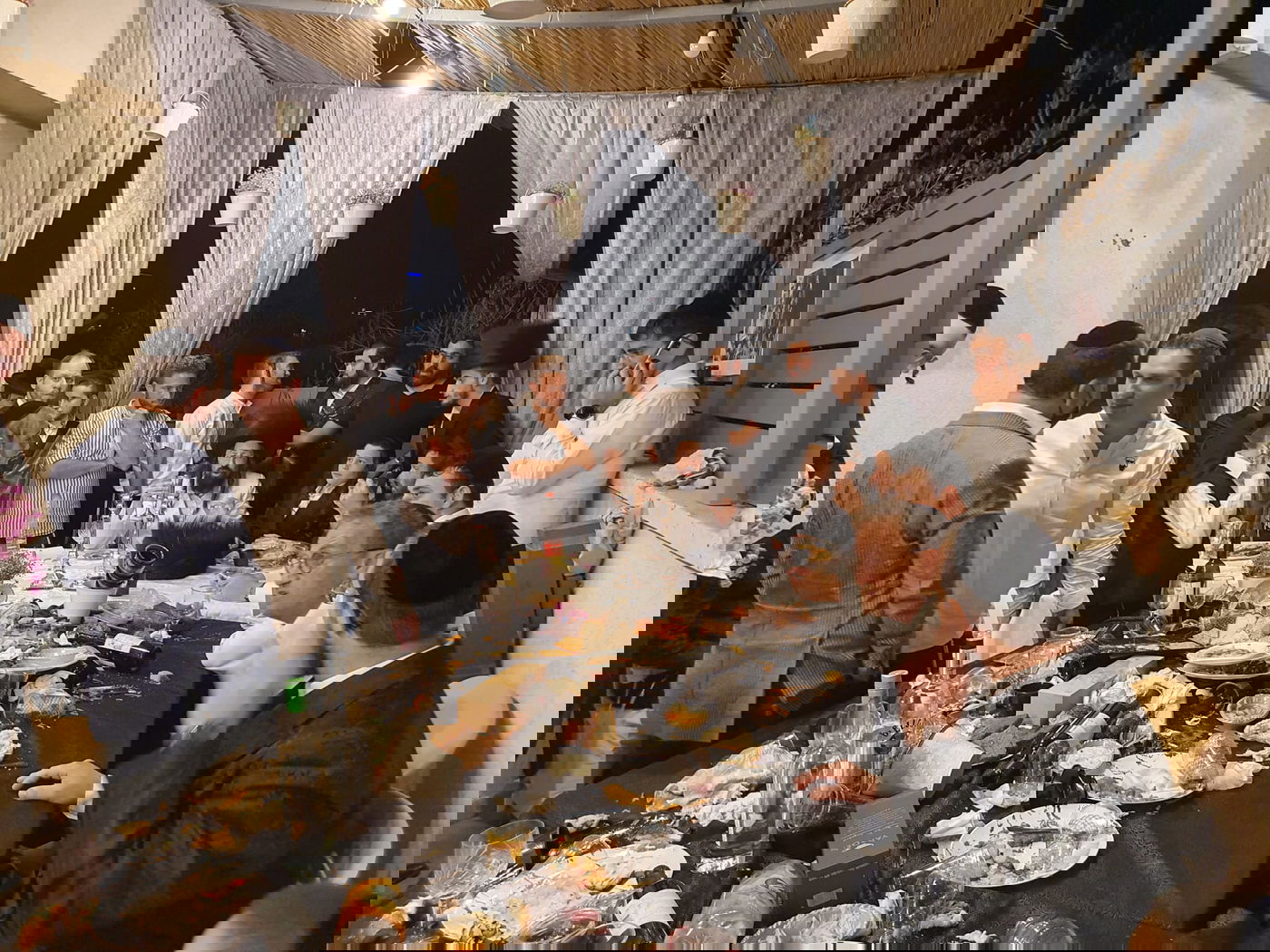 השוטרים פרצו לטיש של האדמו"ר ממז'יבוז'