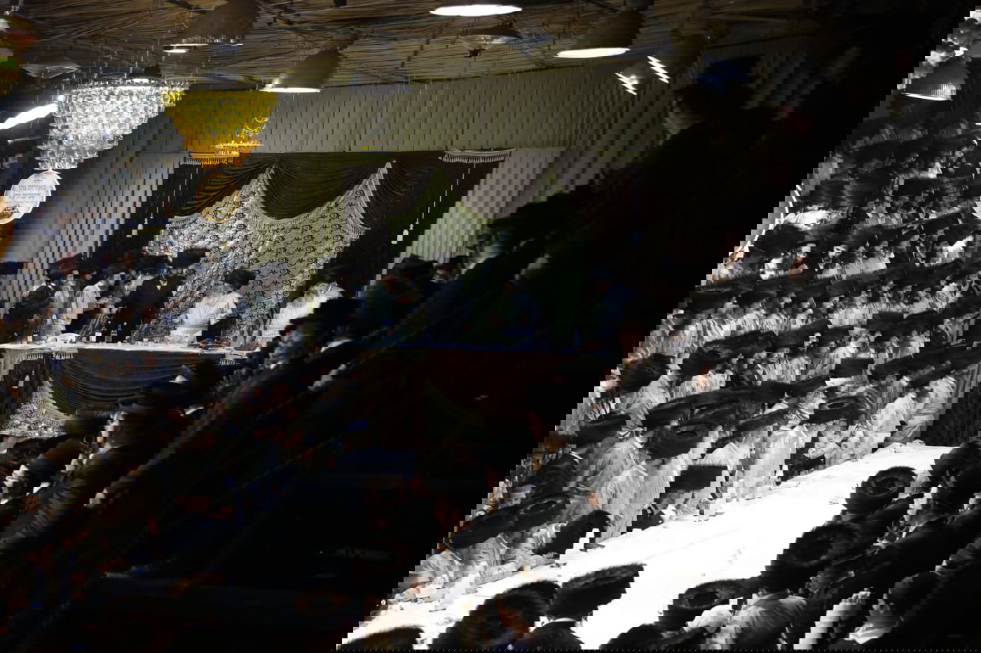 תיעוד מרומם: טיש נעילת החג בפינסק קרלין