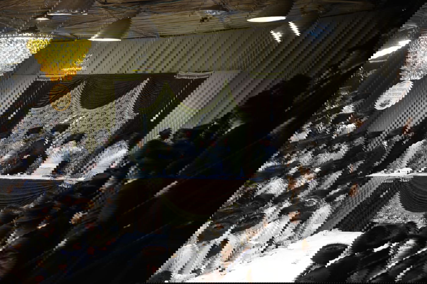 תיעוד מרומם: טיש נעילת החג בפינסק קרלין