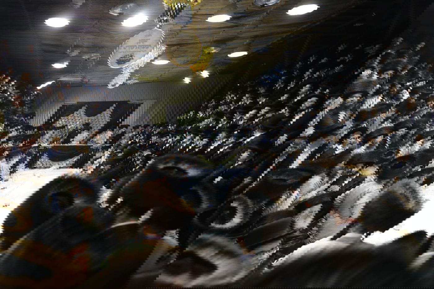 תיעוד מרומם: טיש נעילת החג בפינסק קרלין