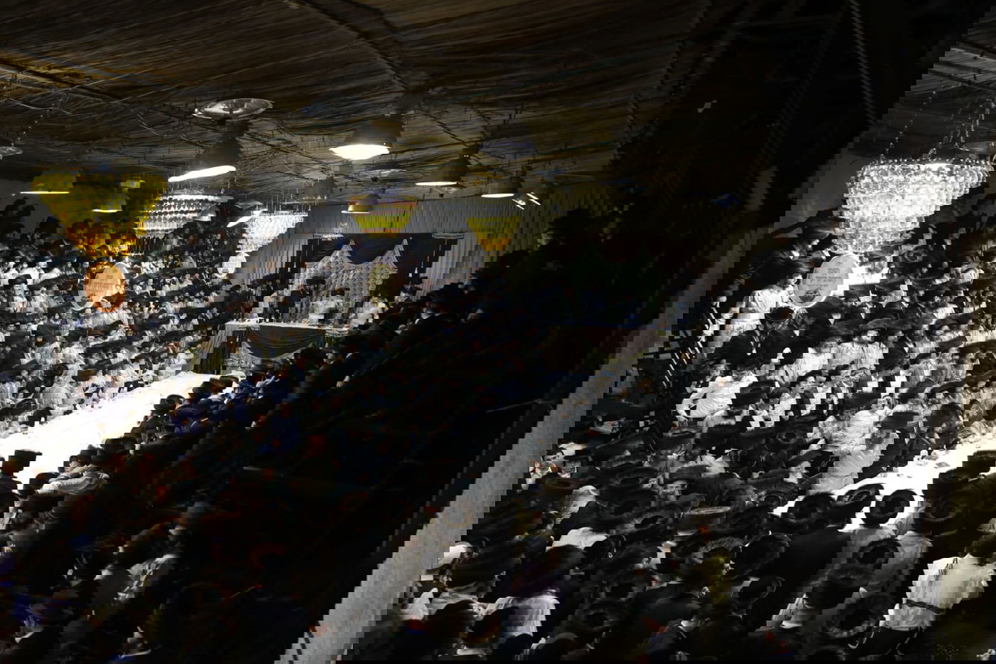 תיעוד מרומם: טיש נעילת החג בפינסק קרלין