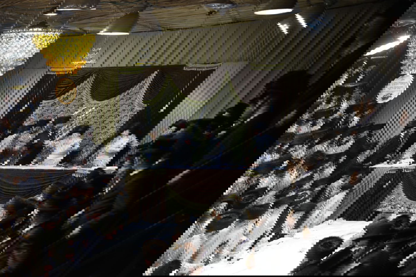 תיעוד מרומם: טיש נעילת החג בפינסק קרלין