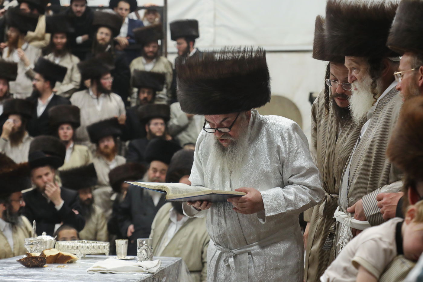 צפו: הריקוד המפתיע של הגבאי המיתולוגי ב'טיש' בלעלוב