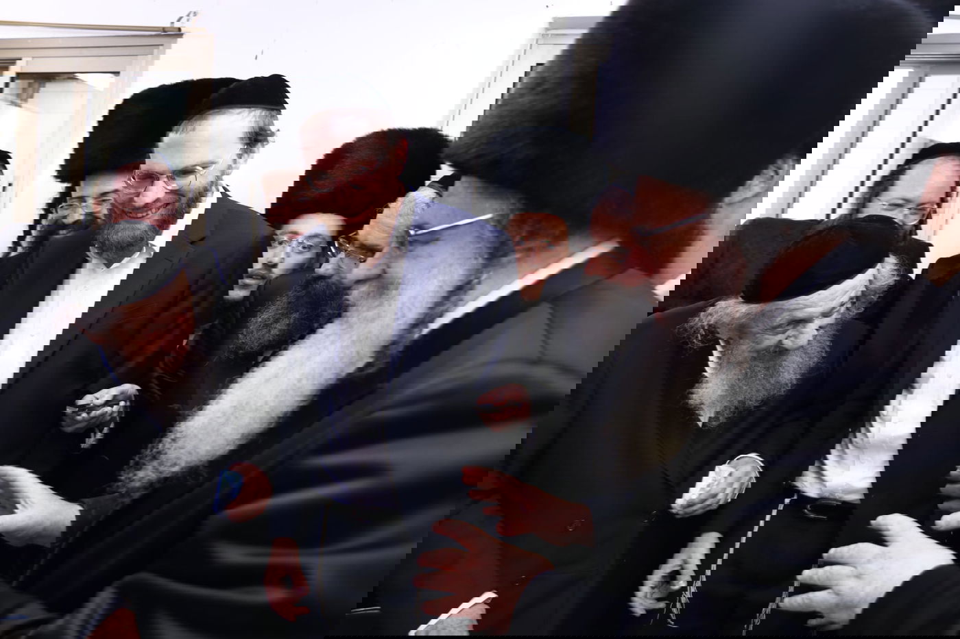 רגע לפני הבריחה: תיעוד מפגישת הגר"ש אלתר עם הגר"ד לנדו