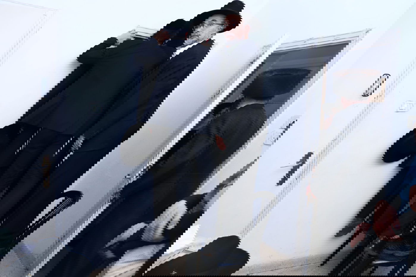 רגע לפני הבריחה: תיעוד מפגישת הגר"ש אלתר עם הגר"ד לנדו