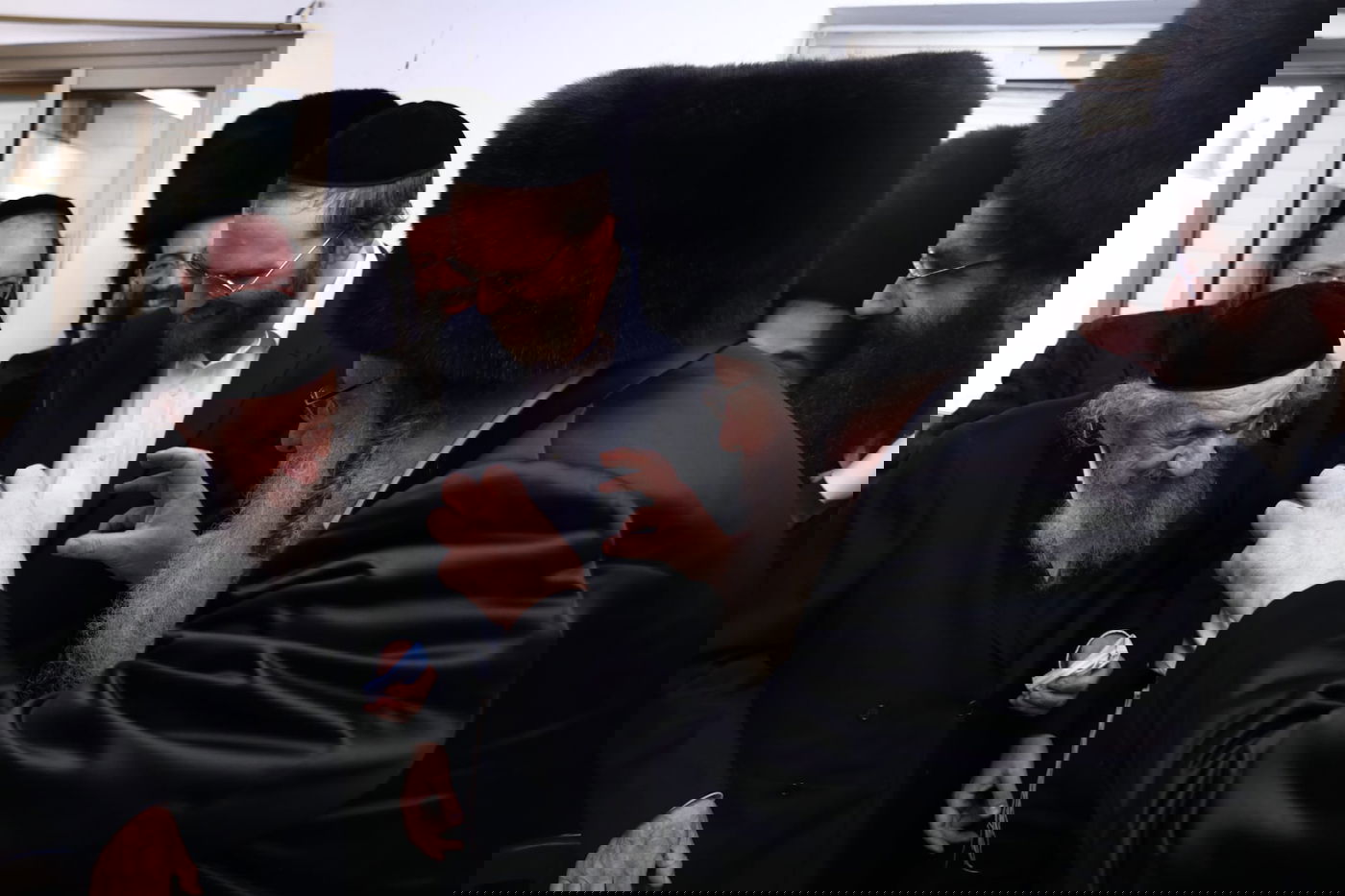 רגע לפני הבריחה: תיעוד מפגישת הגר"ש אלתר עם הגר"ד לנדו