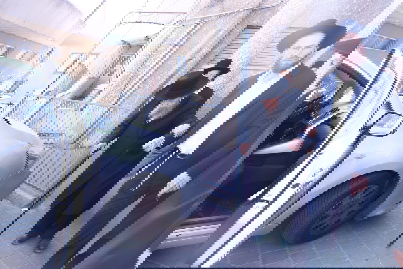 רגע לפני הבריחה: תיעוד מפגישת הגר"ש אלתר עם הגר"ד לנדו